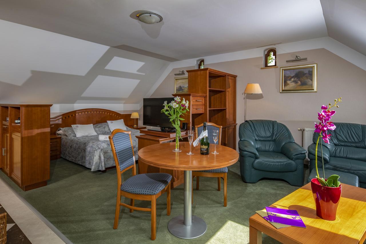 Betekints Wellness Hotel Veszprém Buitenkant foto