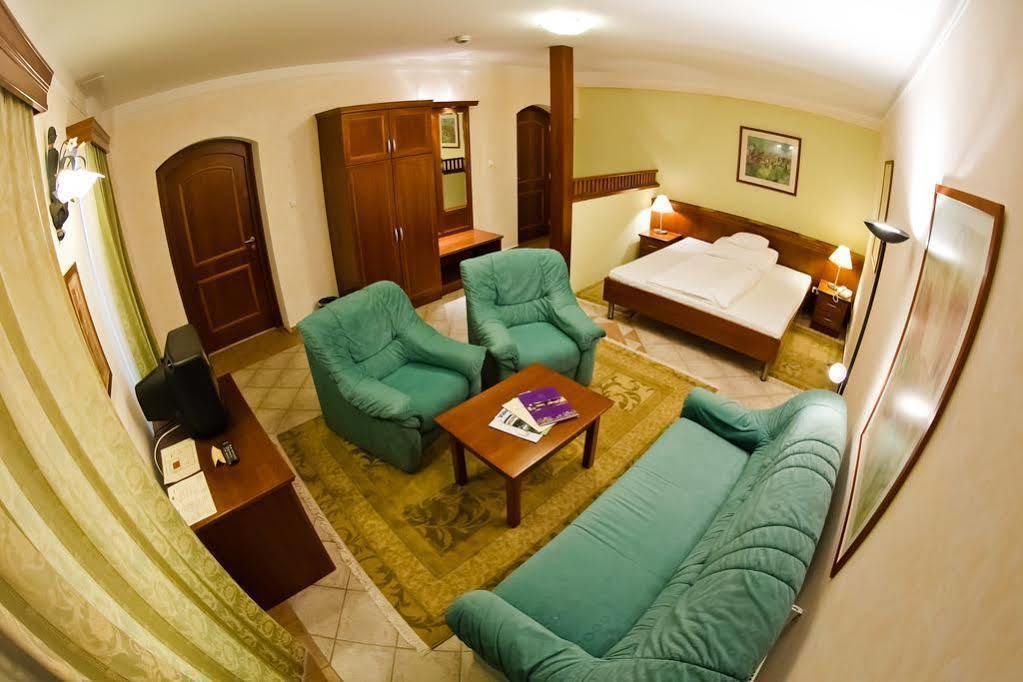 Betekints Wellness Hotel Veszprém Buitenkant foto